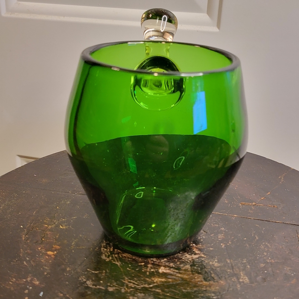 Emerald Green Glass Sami style ‘Horn’ Beer Mug by Sirkka Kumela-Lehtonen… - Picture 4 of 7